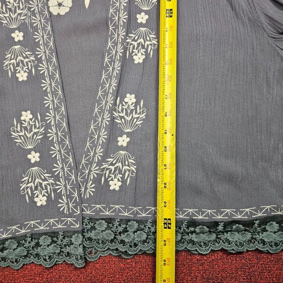 Sundance Embroidered Open Front Kimono Cardigan M Gray Cream Flowy Crinkle Boho - Picture 8 of 9